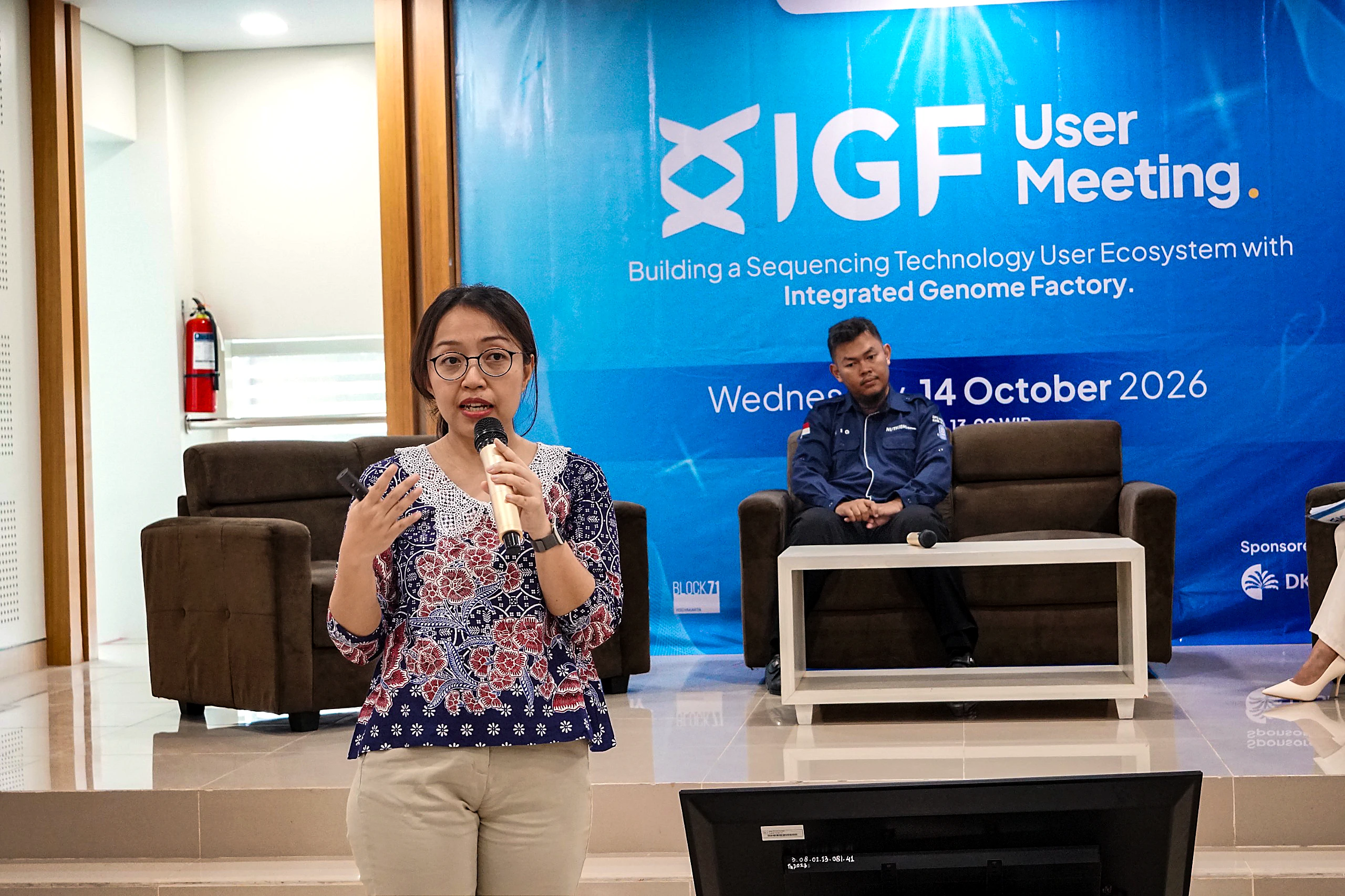 Dr.rer.nat. dr. Dyah Laksmi Dewi presenting on breast cancer multigene panel sequencing
